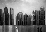 09 - Odile Lapujoulade - Passants à Dubaï